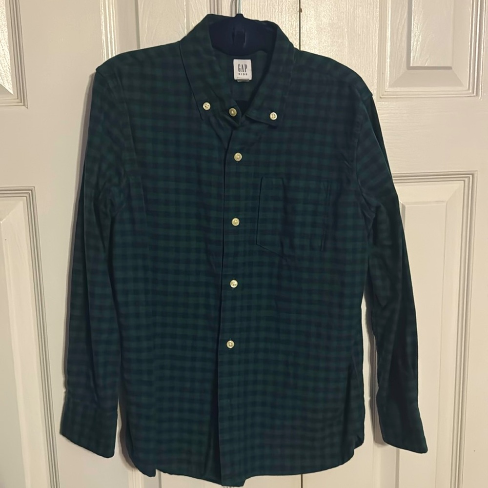 Gap button up shirts (2)
Boys Size M (8)